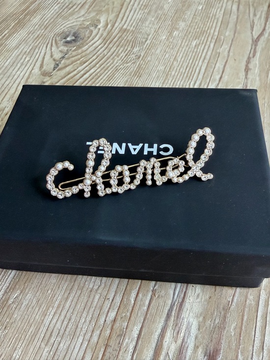 CHANEL Accessories - Chanel Logo Pearl Script Barrette- Gold & Pearl